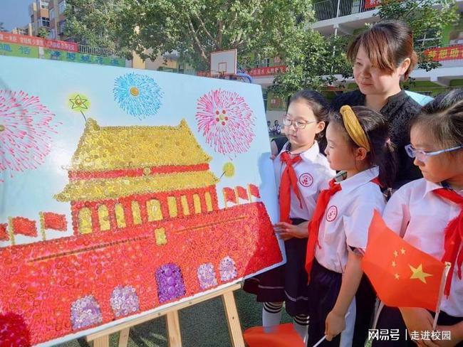 1月26日,陕西,低温天气导致道路结冰,男生路上遇滑竟然跳起了冰上芭蕾